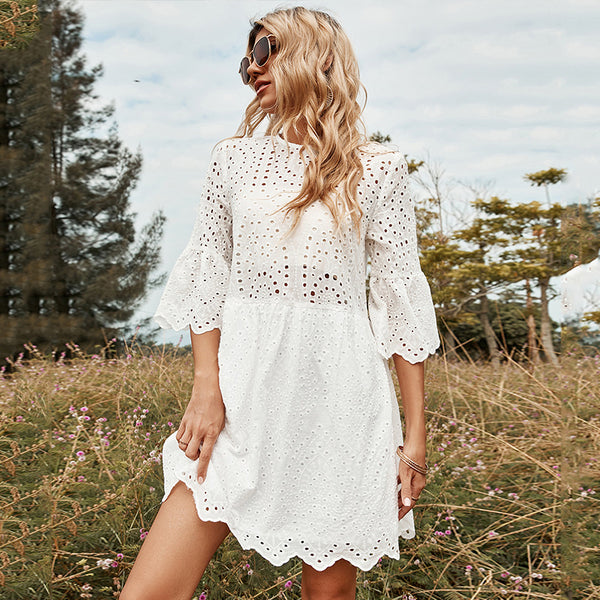 Viviane Milano - Short lace dress with puff sleeves 